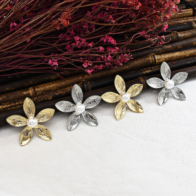 E-5690 New Fashion Gold Silver Inlaid Pearl Earrings Personalized European Flower Earrings