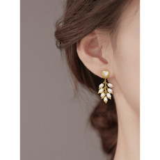 E-6172 18K Gold Plated Natural Pearl Earrings Gorgeous Baroque Golden Metal Carved Irregular Pearl Tassel Drop Earrings Bridal Wedding Jewelry