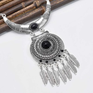N-7590 Bohemian Gypsy Vintage Jewelry Green Black Artificial Acrylic Stone Feather Tassel Round Silver Vintage Statement Necklace