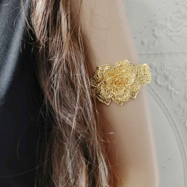 B-1142 Indian Gold Metal Hollow Flower Open Cuff Bangles for Women Bridal Wedding Party Jewelry Gift