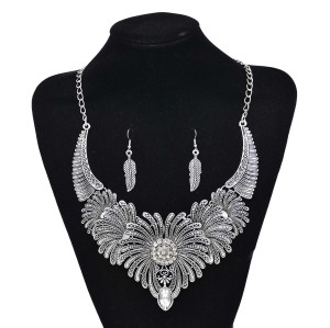 N-7778 Indian Vintage Metal Carved Flower Rhinestone Necklaces & Earrings Sets for Women Party Jewelry Sets Gift