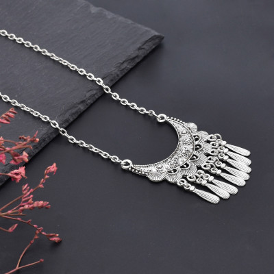 N-6399 bohemian vintage style silver plated moon shape pendant with tassel necklace for women jewelry