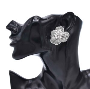 E-6747 Alloy Hollow Women Earrings Baroque Elegant Flower Stud Earrings