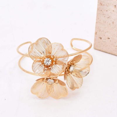 B-1371 Golden Luxury 3 Hollow Flowers Open Bangle Cuff Bracelet for Women