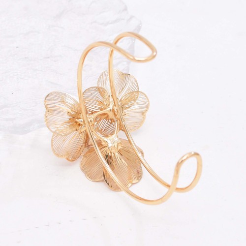 B-1371 Golden Luxury 3 Hollow Flowers Open Bangle Cuff Bracelet for Women