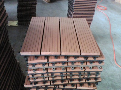 tuiles platelage WPC 300 * 300mm