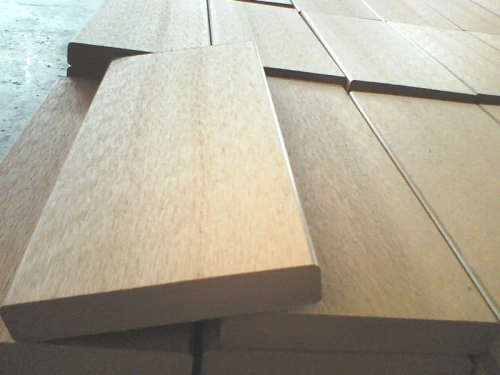 مركب التزيين التزيين انتاجية 140x25mm / الأرضيات