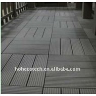 紙やすりで磨く表面WPCのDecking DIYは木製のプラスチック合成のdeckingのタイルをタイルを張る