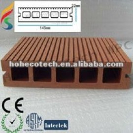 Weather-resistant WPC decking composite decking