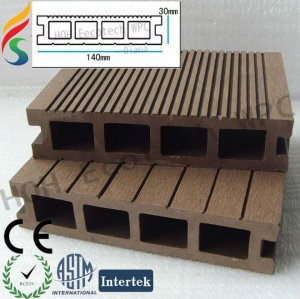 Decking composé en bois avec de diverses tailles et couleurs