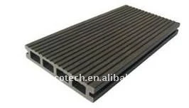Le decking creux ou plein de WPC couvre de tuiles le decking composé en plastique en bois de wpc de plancher