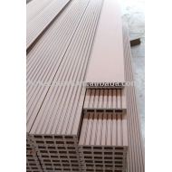 木製のプラスチック合成のdeckingか床