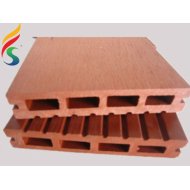 ヒマラヤスギ色のテラスの家具