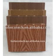 合成の木製かタケDIYのdeckingはWPCの木製のプラスチック合成の総合的なdeckingかフロアーリングに乗る