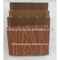 合成の木製かタケDIYのdeckingはWPCの木製のプラスチック合成の総合的なdeckingかフロアーリングに乗る