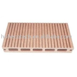 WPCのフロアーリングかDecking