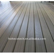Solid&Hollow WPCのDeckingの床WPCのdeckingは木製のプラスチック合成のフロアーリングをタイルを張る