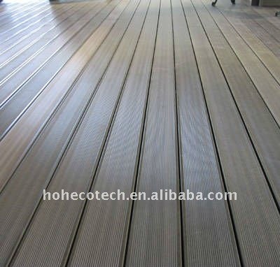 Le decking du plancher WPC de Decking de Solid&Hollow WPC couvre de tuiles le plancher composé en plastique en bois