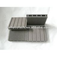 紙やすりで磨く表面100x17mm WPCの合成のdeckingか床タイル