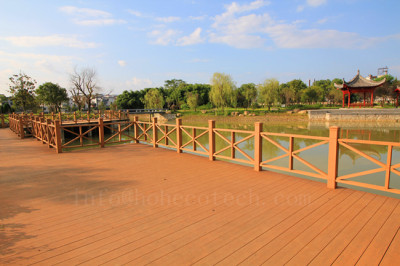 High color stability wood plastic composite decking floor