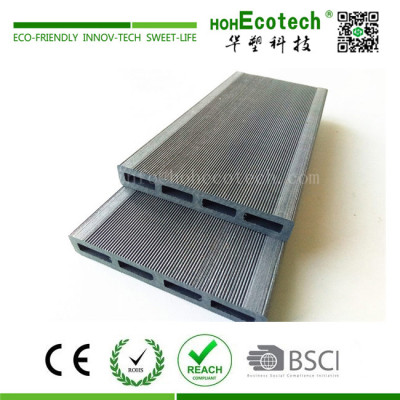 Outdoor anti cracking wood plastic composite fence panel