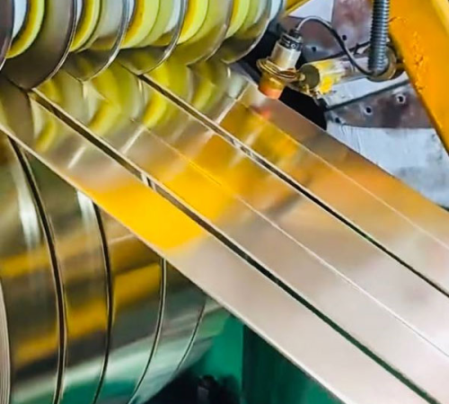 Desbloqueando a eficiência: como as linhas de corte de rolos de metal revolucionam a fabricação