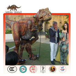andar de tiranossauro rex traje