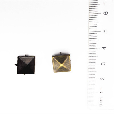 pyramid  prong rivet used for various of shoes ,cloth