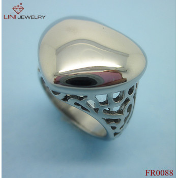 Pretty Polished Heart Shape Stainless Steel Ring