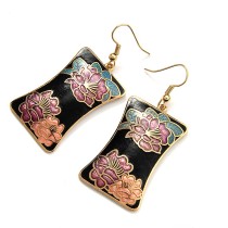 Lovely alloy earring with flower epoxy in gold plating