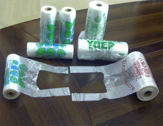 T-shirt bags on roll
