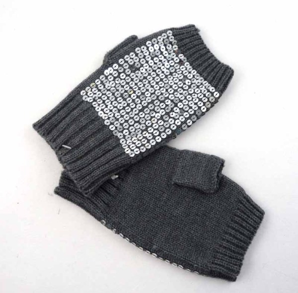 KNITTING GLOVES WITH SEQUINS