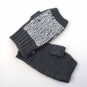 KNITTING GLOVES WITH SEQUINS