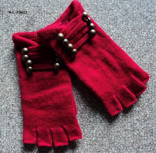 KNITTING GLOVES WITH BUTTONS