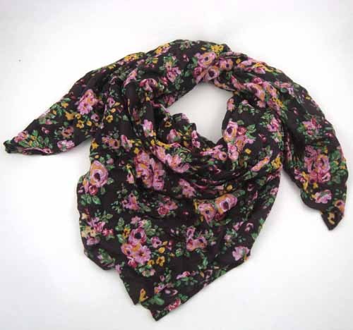 CASUAL WOVEN SCARVES