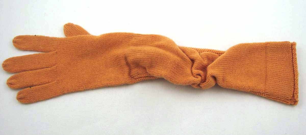 ORANGE KNITTING GLOVES FOR WOMAN