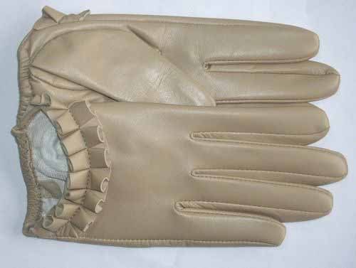 ELEGANT NUDE LEATHER GLOVES