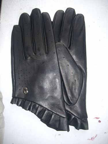 ELEGANT BLACK LEATHER GLOVES