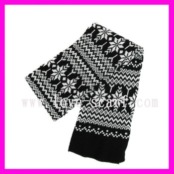 Fashion New Design Acrylic Knitted Scarf