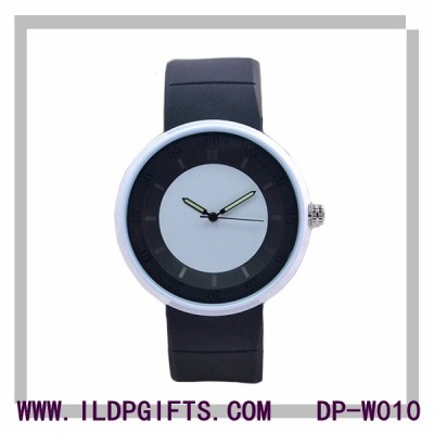 Black -white quartz watch