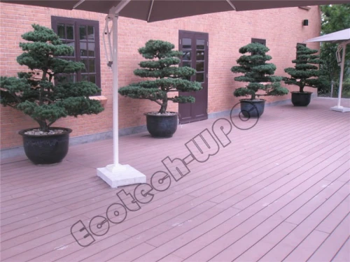decking esterno e pavimentazione bordo
