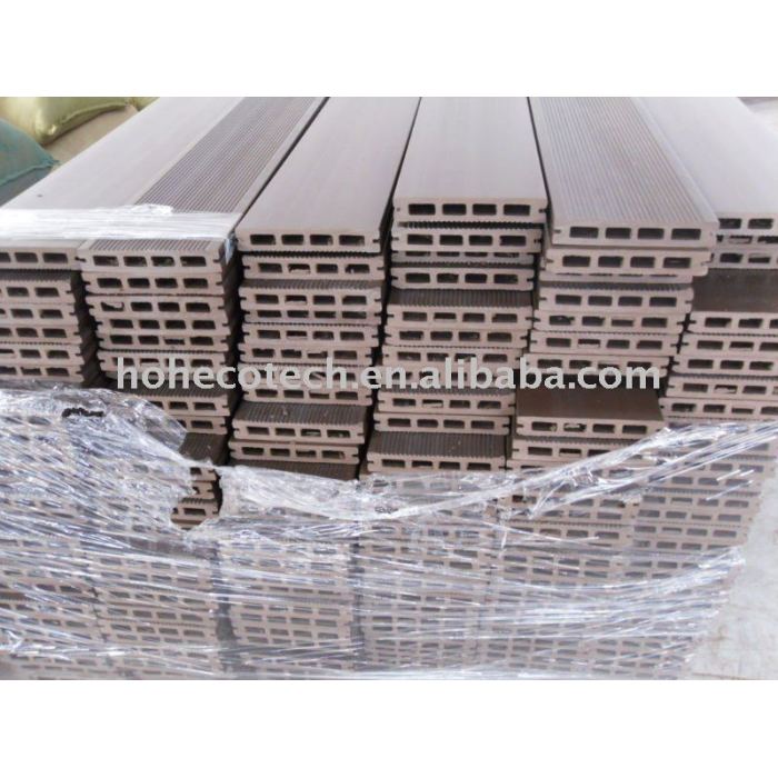 sieht wie hölzerner besserer dekorativer Holzfußboden des Bodenbelags BOARD150H25model des Effektes WPC materieller aus