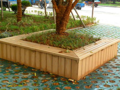 E se il materiale wpc fosse applicato in questo pool di alberi?