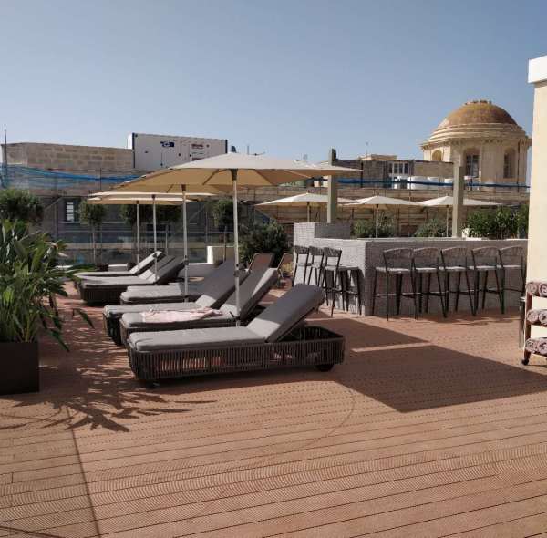 Decking de WPC para el cliente de Malta