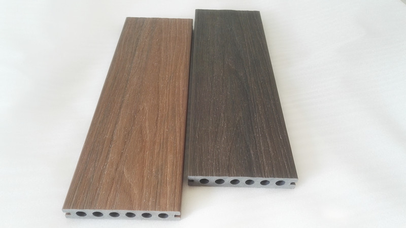 Co-extrusion composite decking