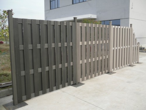 Pannello di recinzione composito in wpc di alta qualità dal design piacevole
