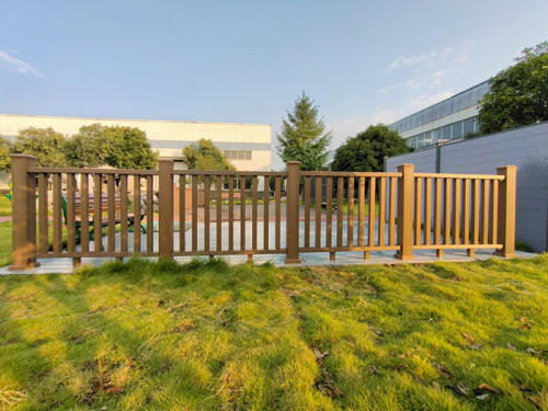 Einfache Installation im Freien Co-Extrusion WPC-Geländer / Gartengeländer