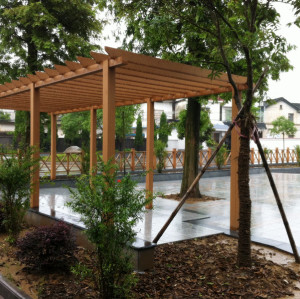 Pérgola compuesta de plástico de madera al aire libre diseñada a la moda / pérgola de madera compuesta de madera para jardín