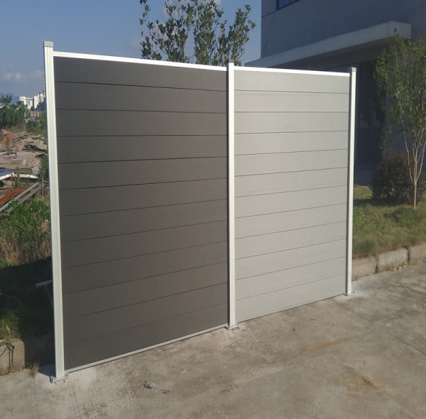 Cerca compuesta pladtic de madera al aire libre
