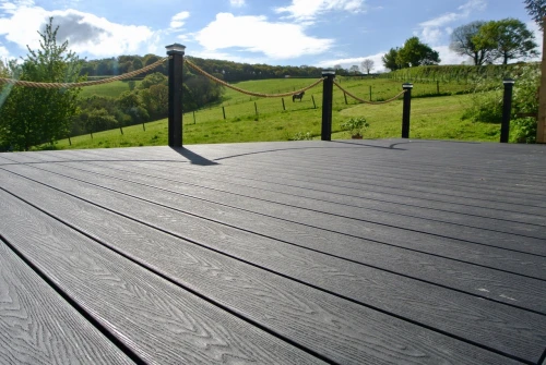Decking composito in plastica WPC convenzionale con venature del legno in rilievo profondo 3D antiscivolo e durevole